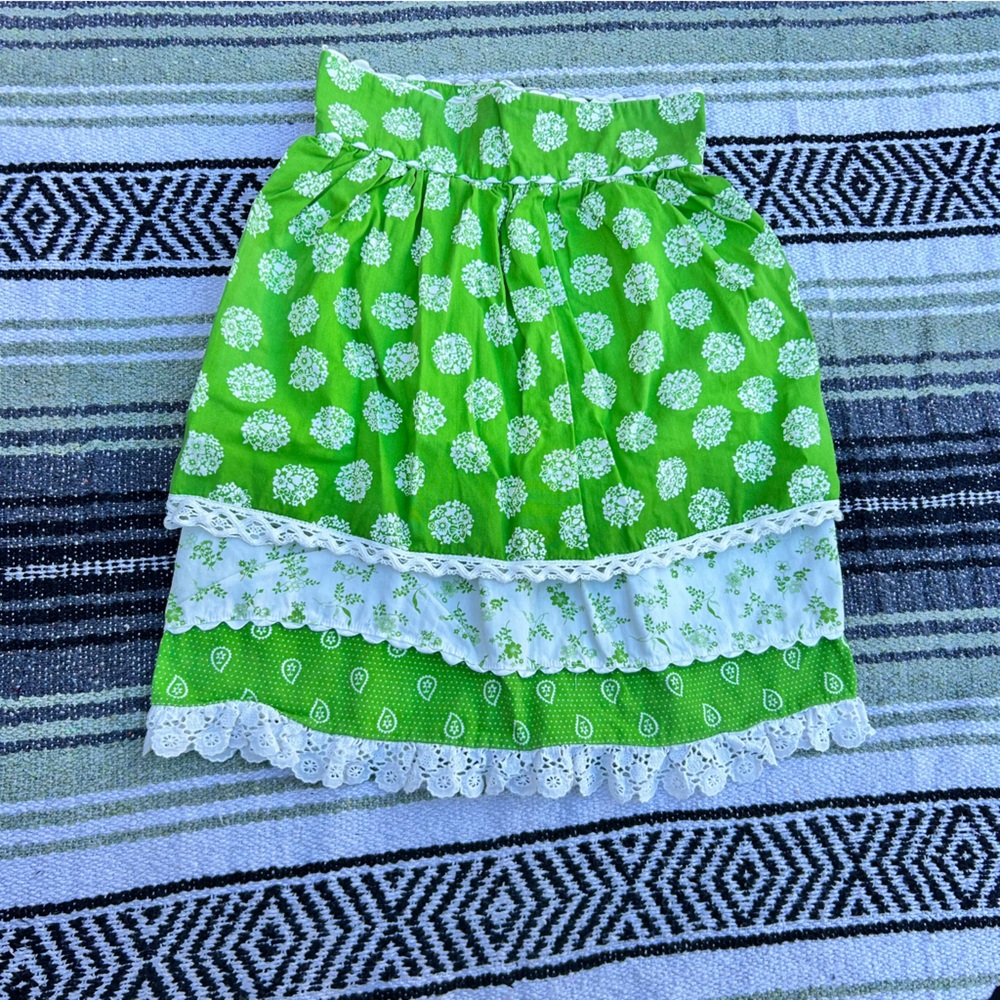 Vintage 60s/70s girls skirt green floral lacy mini skirt